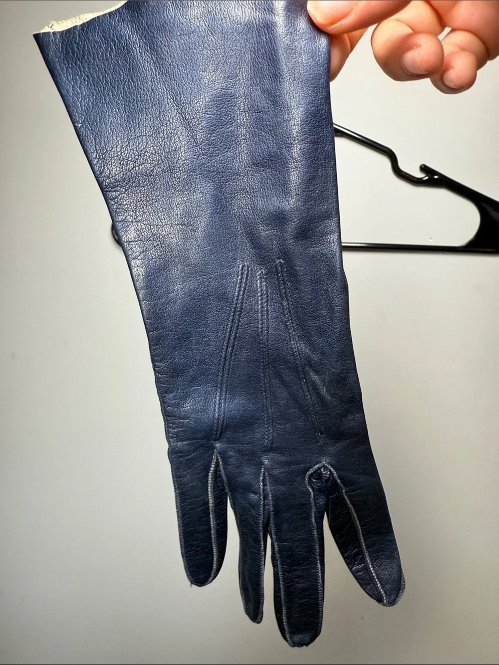 Women’s Navy Blue Classic Leather Gloves